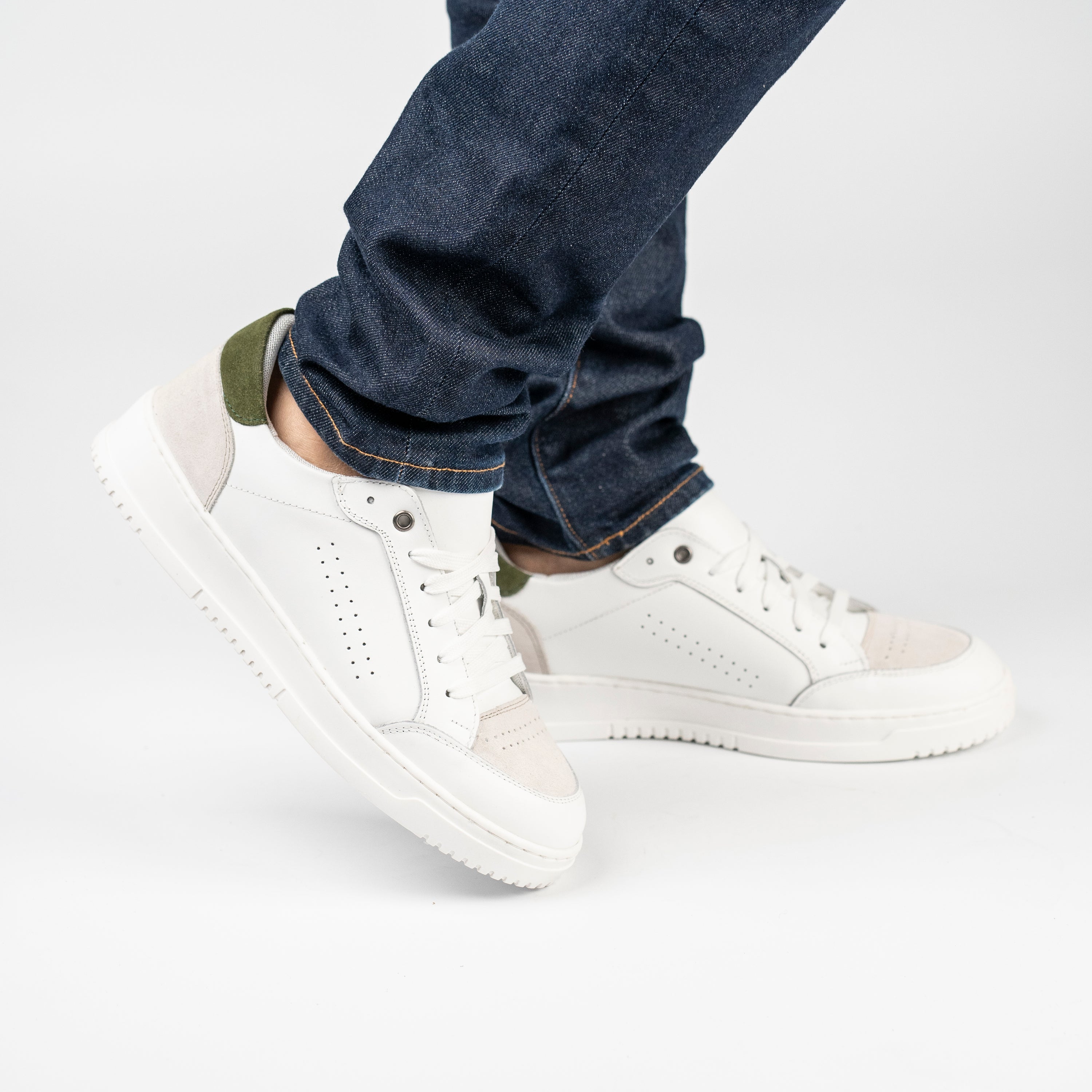 Sneakers Basket