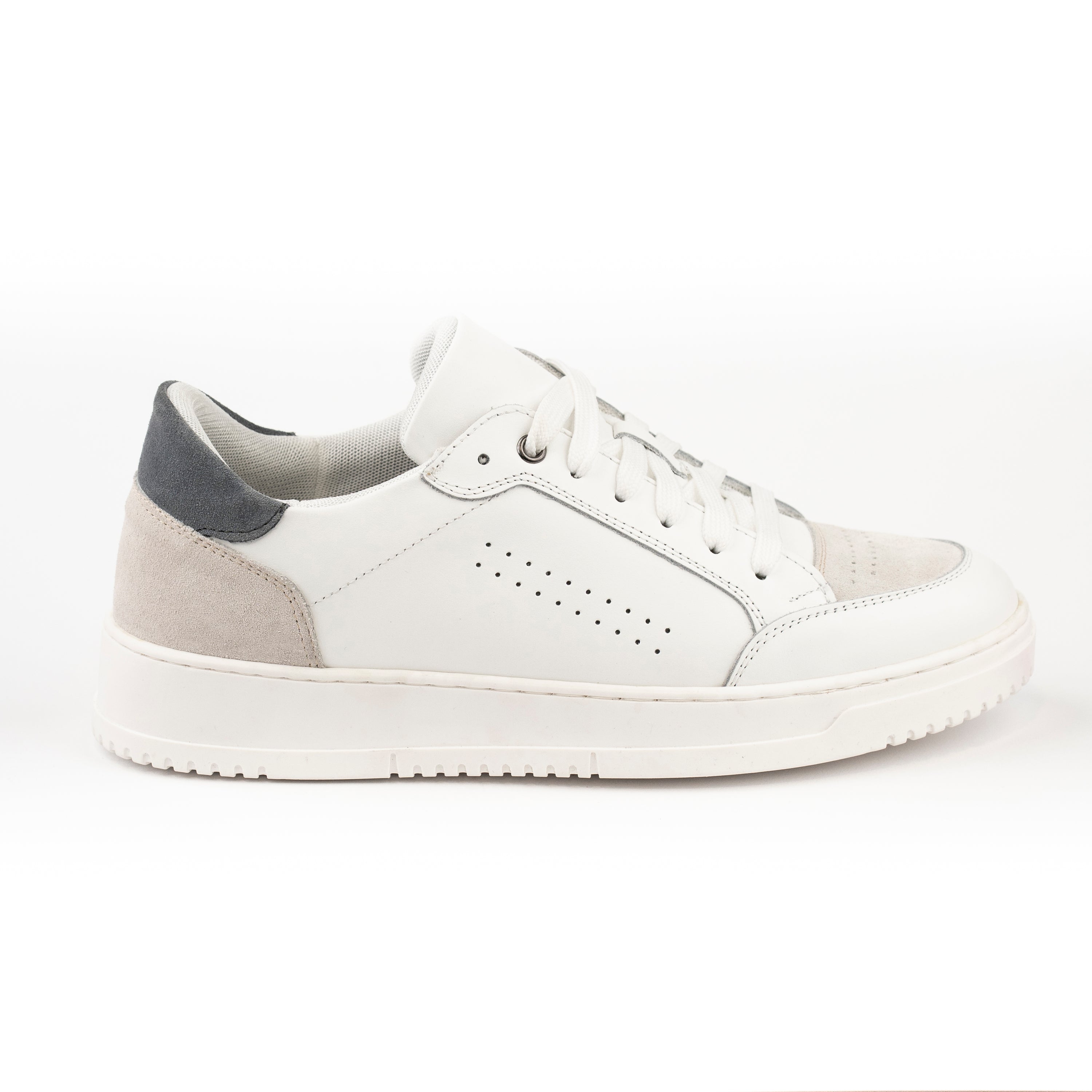 Sneakers Basket