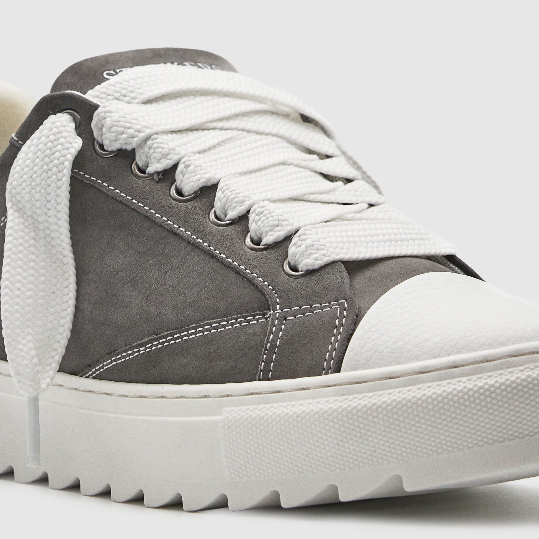 StrikeOne - Steel Grey detail